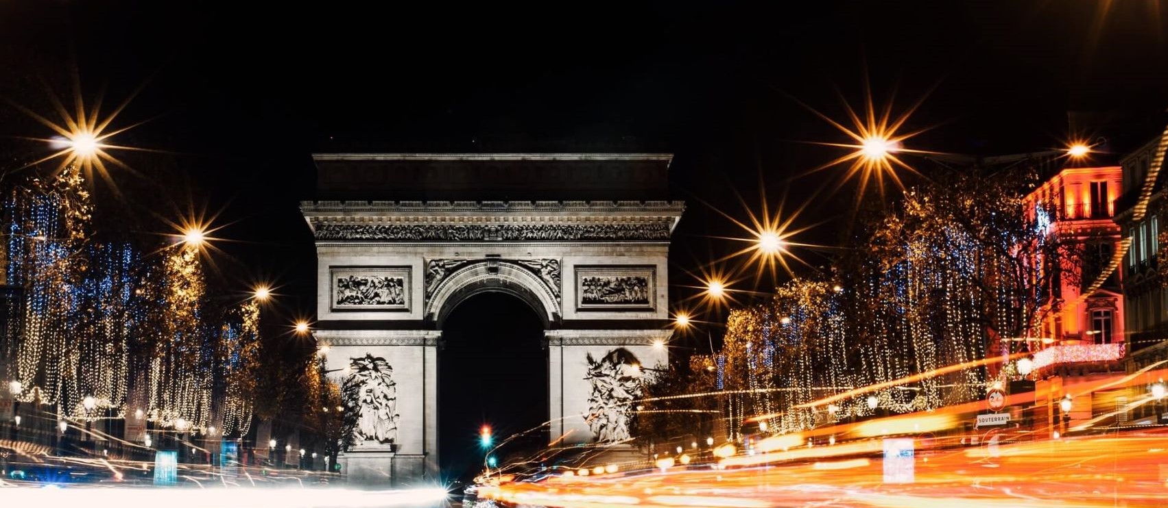 Bureau de change à Paris proche de l'arc de triomphe
